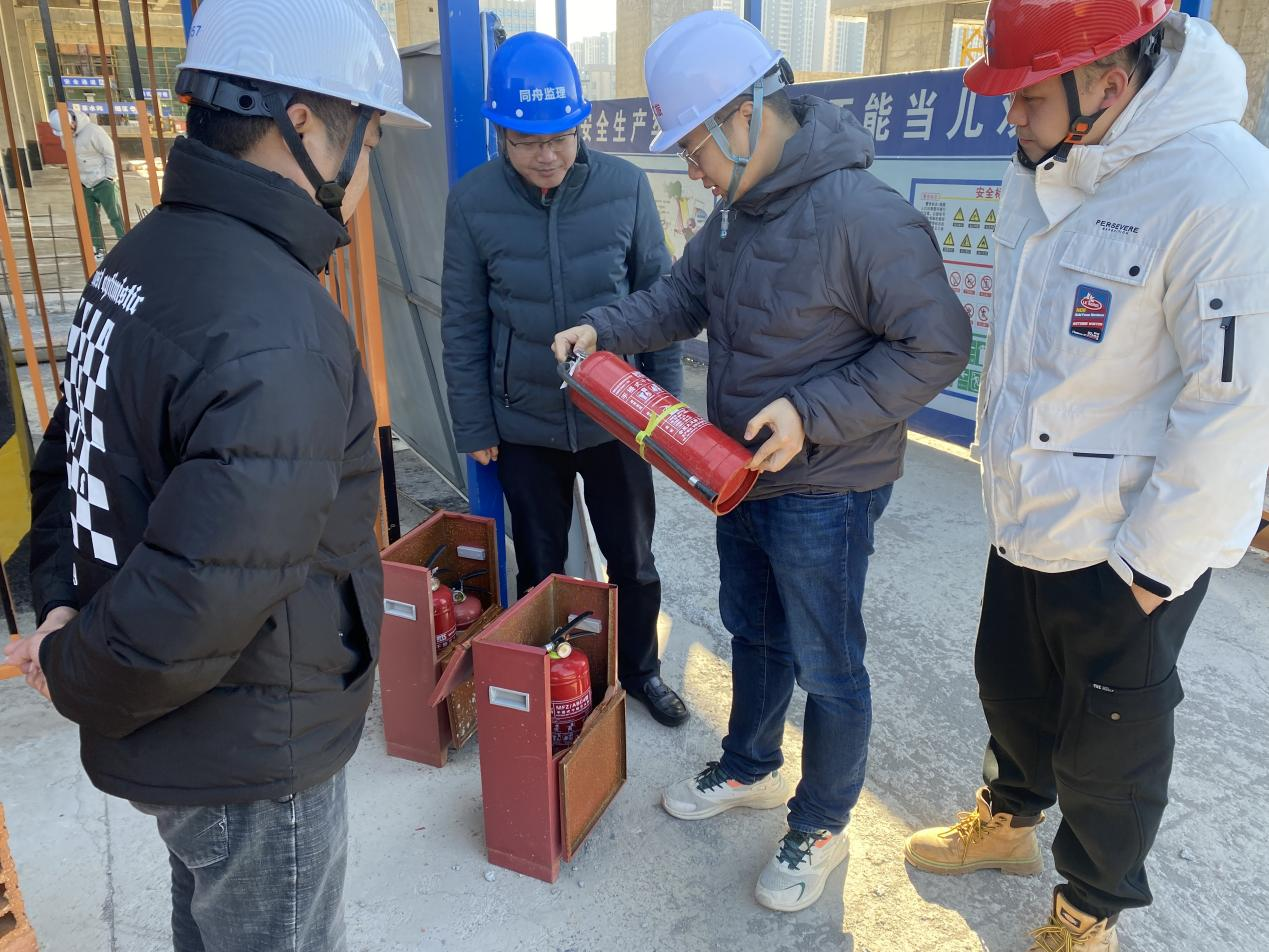 市应急指挥物资储备中心项目开展春节前清静生产大检查